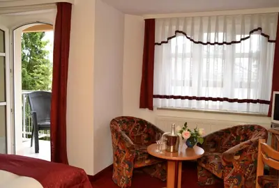 Ein Sitzbereich in der Unterkunft Parkhotel Helene