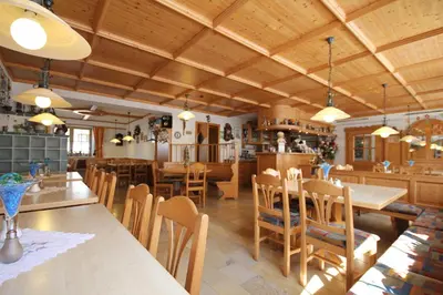 Ein Restaurant oder anderes Speiselokal in der Unterkunft Hotel Pension Fleischmann