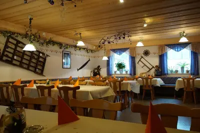 Ein Restaurant oder anderes Speiselokal in der Unterkunft Gasthof Pension Waldfrieden
