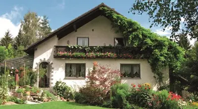Ein Garten an der Unterkunft Ferienwohnung Schieder