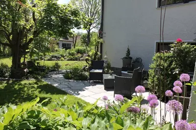 Ein Garten an der Unterkunft Ferienwohnung Schieder