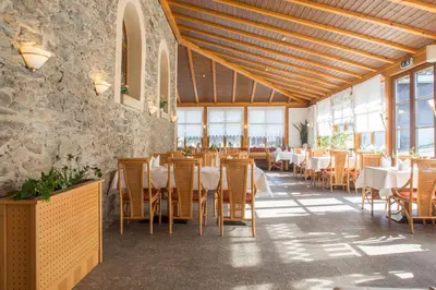 Ein Restaurant oder anderes Speiselokal in der Unterkunft Landhotel Rittersgrün