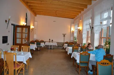 Ein Restaurant oder anderes Speiselokal in der Unterkunft Landhotel Rittersgrün