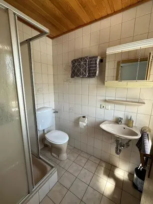 Ein Badezimmer in der Unterkunft Gästehaus Frankenhof