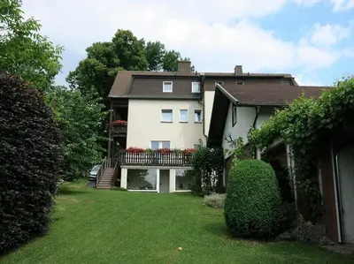 Das Gebäude in dem sich die Ferienwohnung befindet