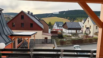 Ein allgemeiner Bergblick oder ein Berglick von der Ferienwohnung aus