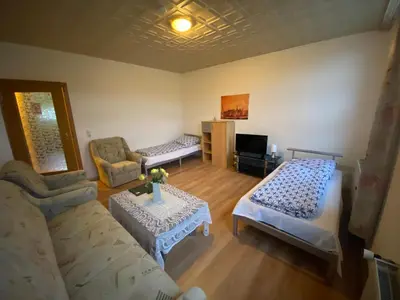 Ein Bett oder Betten in einem Zimmer der Unterkunft Ferienwohnung Goldener Drache