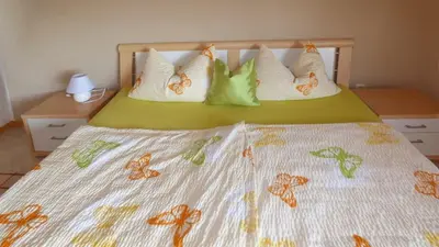 Ein Bett oder Betten in einem Zimmer der Unterkunft Ferienwohnung Bierl