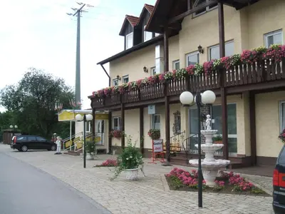 Das Gebäude in dem sich die Pension befindet