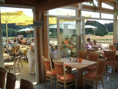 Ein Restaurant oder anderes Speiselokal in der Unterkunft Landgasthof - Café Anni