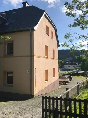 Das Gebäude in dem sich die Ferienwohnung befindet