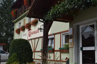 Das Gebäude in dem sich die Pension befindet