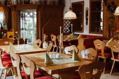 Ein Sitzbereich in der Unterkunft Gasthof Roseneck