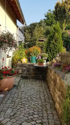 Ein Garten an der Unterkunft Ferienwohnung Heike Strobel
