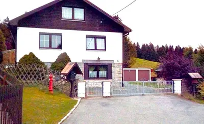Das Gebäude in dem sich die Ferienwohnung befindet