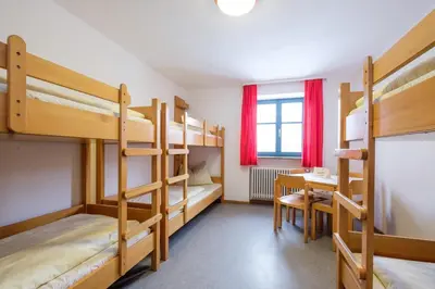 Ein Bett oder Betten in einem Zimmer der Unterkunft Jugendherberge Burg Trausnitz