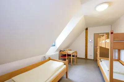 Ein Bett oder Betten in einem Zimmer der Unterkunft Jugendherberge Burg Trausnitz