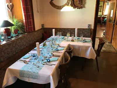 Ein Restaurant oder anderes Speiselokal in der Unterkunft Gasthof zum Waldstein