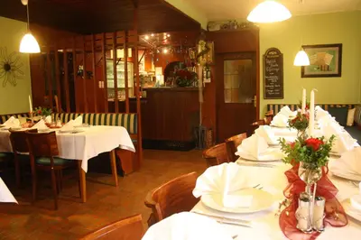 Ein Restaurant oder anderes Speiselokal in der Unterkunft Gasthof zum Waldstein