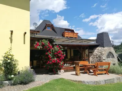 Ein Garten an der Unterkunft Landgasthof Plohnbachtal UG