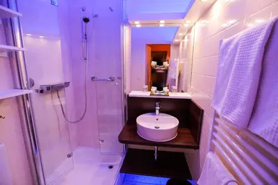Ein Badezimmer in der Unterkunft Hotel Modena