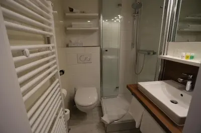 Ein Badezimmer in der Unterkunft Hotel Modena