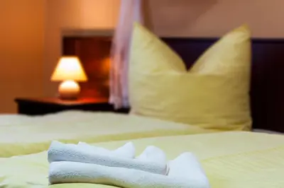 Ein Bett oder Betten in einem Zimmer der Unterkunft Landhotel Alt-Jocketa