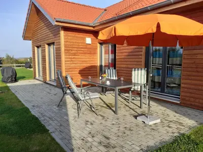 Das Gebäude in dem sich das Ferienhaus befindet