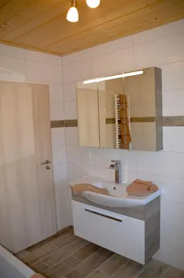 Ein Badezimmer in der Unterkunft Frankenhaus