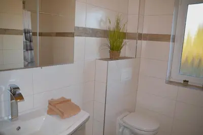 Ein Badezimmer in der Unterkunft Frankenhaus