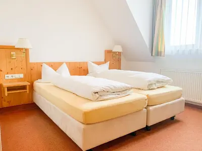 Ein Bett oder Betten in einem Zimmer der Unterkunft Landhotel Bauernschmitt