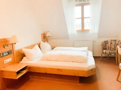 Ein Bett oder Betten in einem Zimmer der Unterkunft Landhotel Bauernschmitt