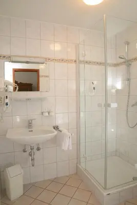 Ein Badezimmer in der Unterkunft Pension & Metzgerei Friedrich