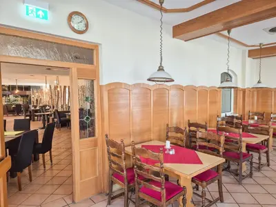 Ein Restaurant oder anderes Speiselokal in der Unterkunft Hotel Lengenfelder Hof