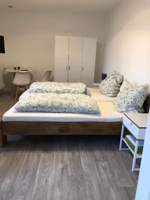 Ein Bett oder Betten in einem Zimmer der Unterkunft Pension Jägerschenke