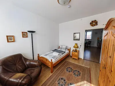 Ein Bett oder Betten in einem Zimmer der Unterkunft Apartment O3 - Gehobene 6-Zimmer Wohnung 180qm für 1-7 Personen 1x DZ 1x ZZ 3x EZ