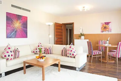 Ein Sitzbereich in der Unterkunft City Hotel Roding