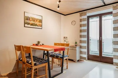 Ein Sitzbereich in der Unterkunft Ferienwohnung Reitinger