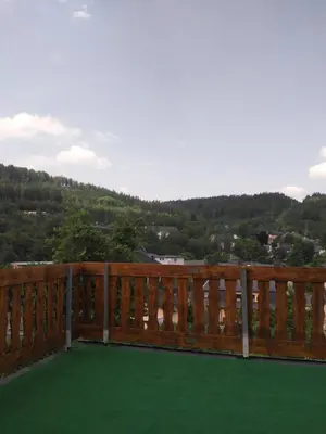 Ein allgemeiner Bergblick oder ein Berglick von der Ferienwohnung aus