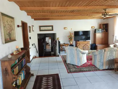 TV/Unterhaltungsangebot in der Unterkunft Apartment O2 - Gehobene 4-Zimmer Wohnung 145qm für 1-6 Personen 2x DZ 1x ZZ