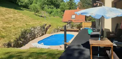 Der Swimmingpool an oder in der Nähe von Landgasthof Peterhof