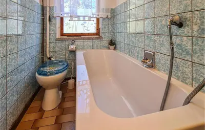 Ein Badezimmer in der Unterkunft Beautiful Home In Adorfot Leubetha