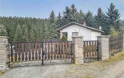 Das Gebäude in dem sich das Ferienhaus befindet