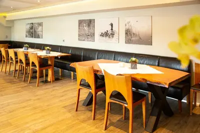 Ein Restaurant oder anderes Speiselokal in der Unterkunft Hotel Russweiher