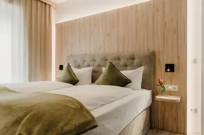 Ein Bett oder Betten in einem Zimmer der Unterkunft Familienhotel Friedrichshof
