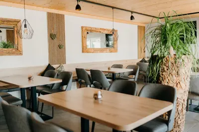 Ein Sitzbereich in der Unterkunft Familienhotel Friedrichshof