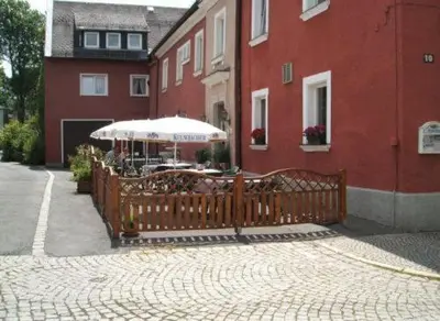 Das Gebäude in dem sich die Pension befindet
