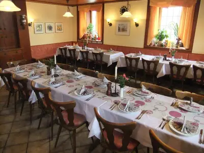 Ein Restaurant oder anderes Speiselokal in der Unterkunft Gasthof Rotes Roß