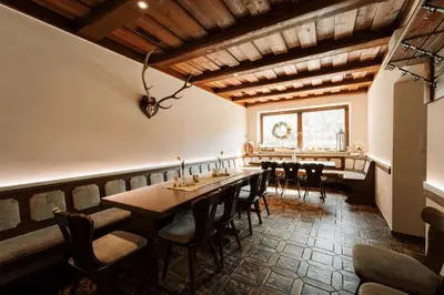 Ein Restaurant oder anderes Speiselokal in der Unterkunft Hotel Weisses Ross