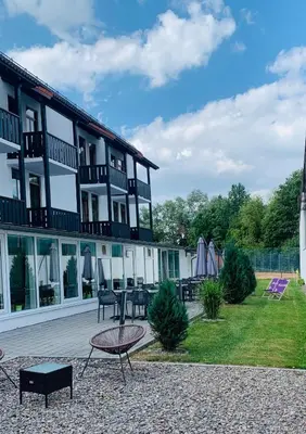 Ein Garten an der Unterkunft Parkhotel Cham